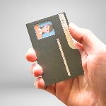 不要な情報は見せずに済む。チタン製のマイナカードケース のサムネイル画像