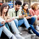 「スマホを見る時間を減らす目標」を立てることが毎日のスクリーンタイムを削減するのに役立つかもしれない のサムネイル画像
