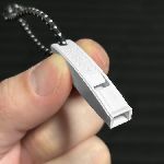 わずか2gで｢飛行機のエンジン｣並みの音が出る防災ホイッスル のサムネイル画像